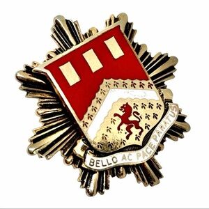 Bello AC Pace Paratus 112th Engineer Battalion Unit Crest Vintage Brooch Pin